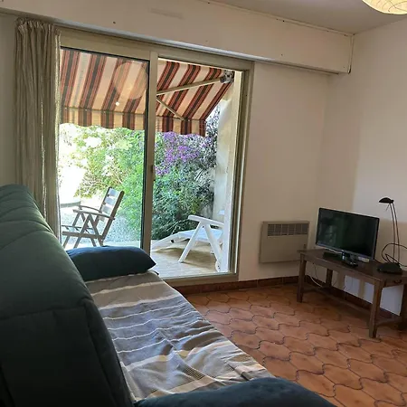 2 Pieces Avec Grande Terrasse, Proche Plage, A
